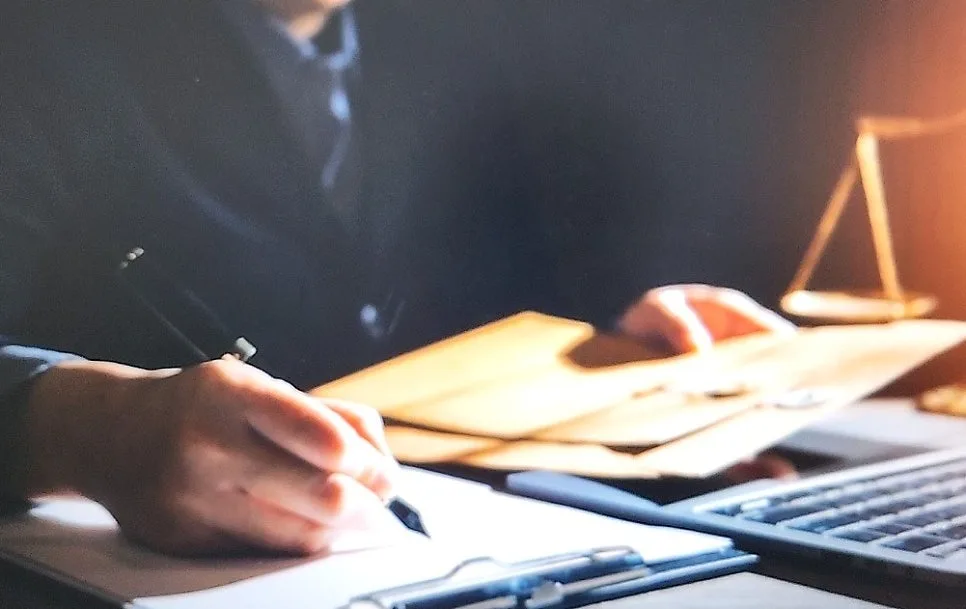 보이스피싱 명의도용 혐의로 경찰조사를 앞두고 있다면, 강남구청역법률사무소 야간 상담