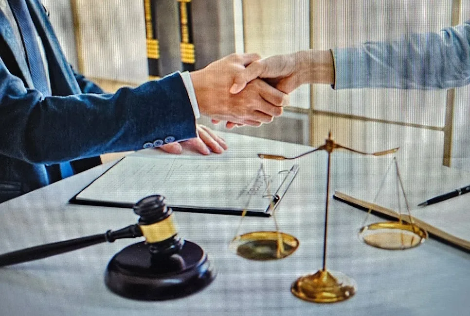 군인 도박혐의로 곤란한 상황이라면, 논현형법변호사 직접 상담