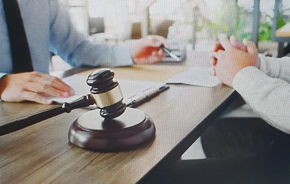 학원 강사 아동 학대 혐의를 받게 되었다면, 논현형사전문변호사 전화 상담