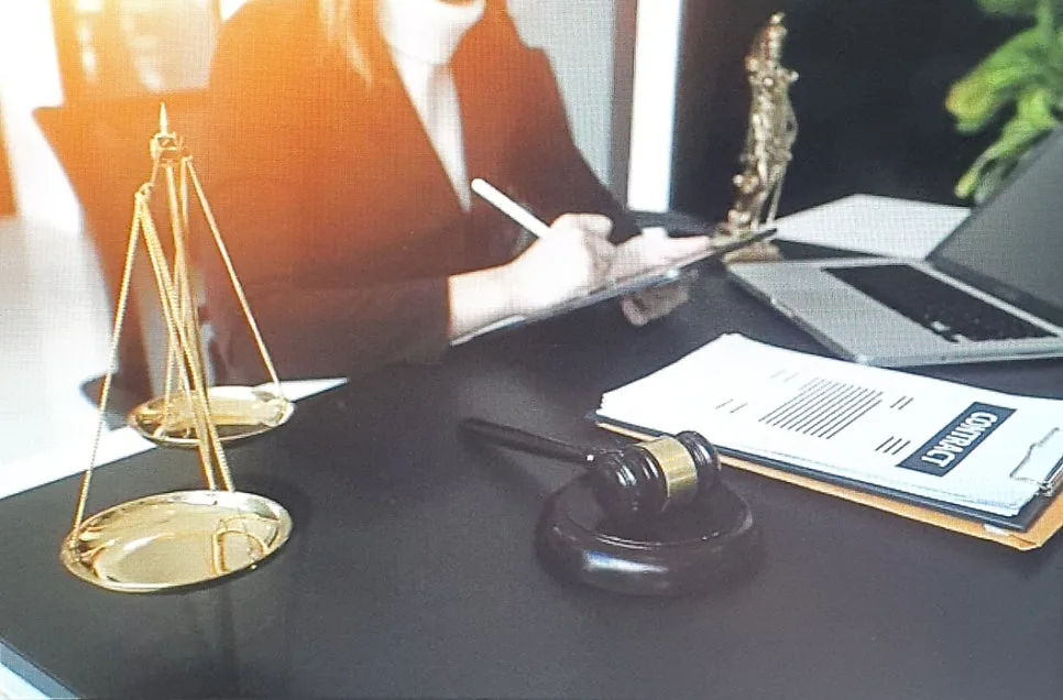 학원 강사 아동 학대 혐의를 받게 되었다면, 논현형사전문변호사 전화 상담