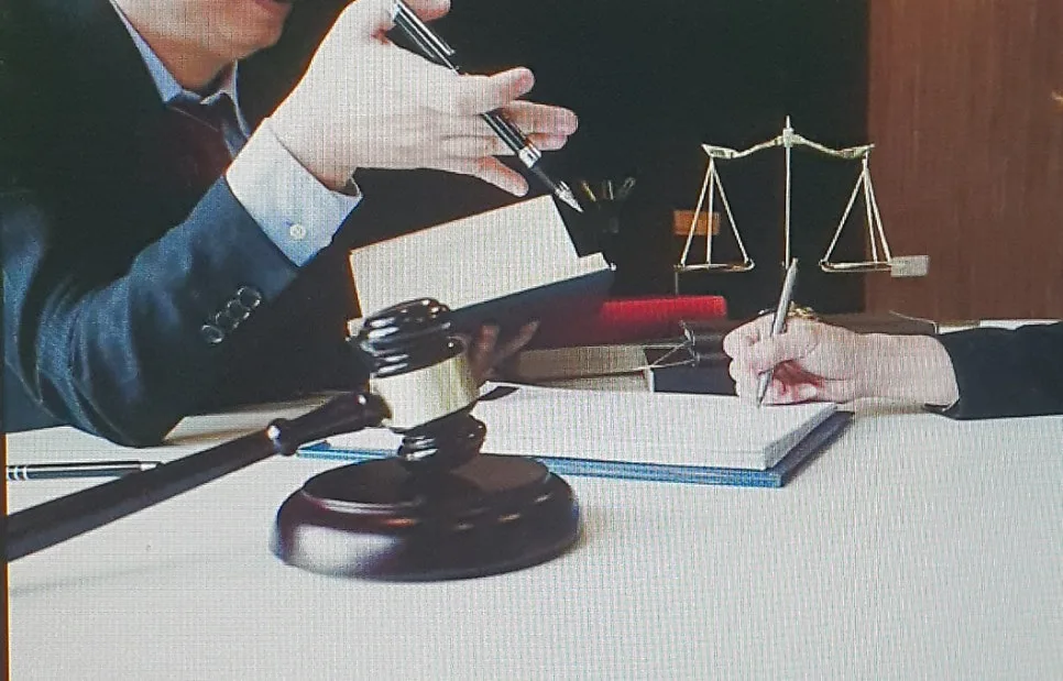 학원 강사 아동 학대 혐의를 받게 되었다면, 논현형사전문변호사 전화 상담