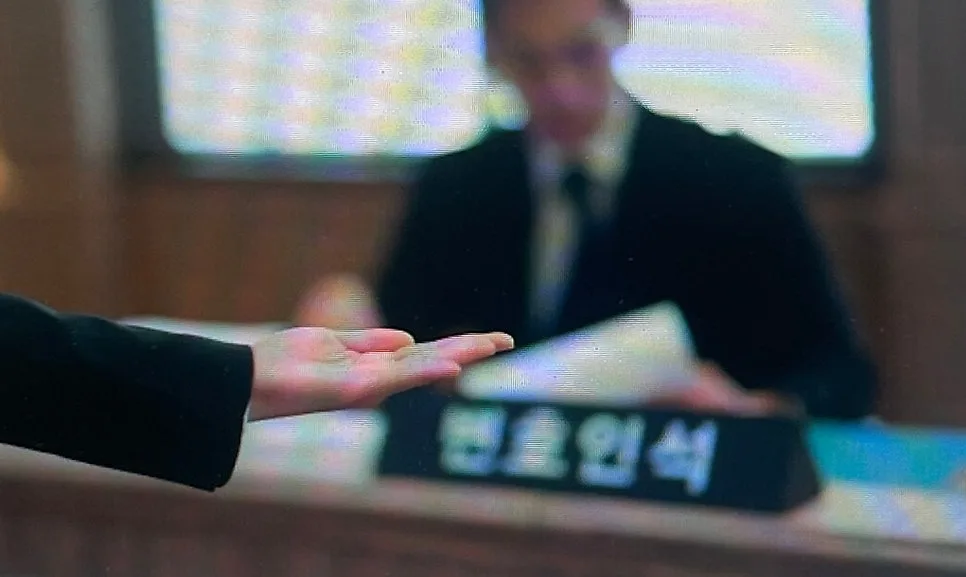 노래방 도우미 성추행 고소 형사처벌 대응은, 압구정형사사건전문변호사 통화 상담